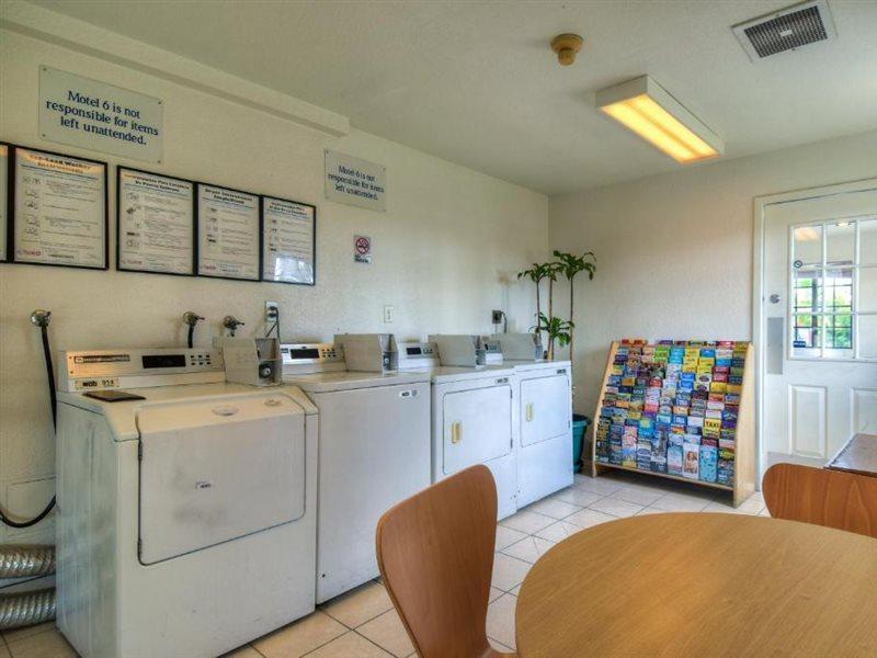 Motel 6-Escondido, Ca Bagian luar foto